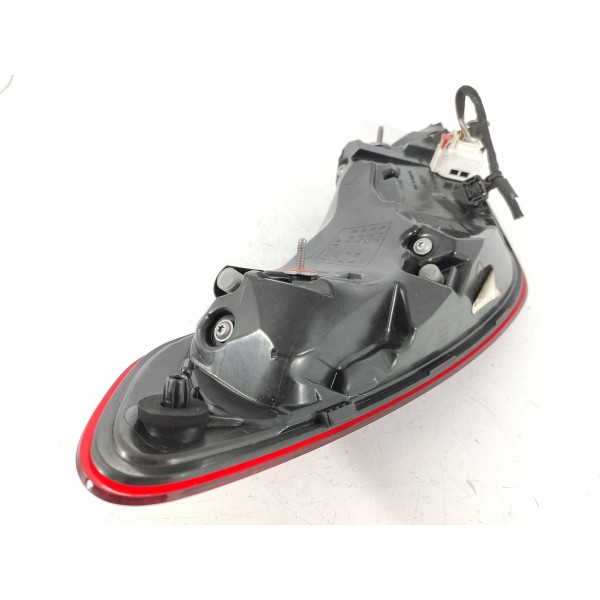 Lanterna Mercedes C200 C300 Direita 2022/2025 A2069063400 Direito/passageiro Vermelho