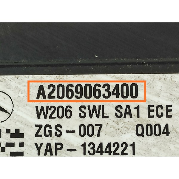 Lanterna Mercedes C200 C300 Direita 2022/2025 A2069063400 Direito/passageiro Vermelho