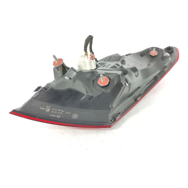 Lanterna Mercedes C200 C300 Direita 2022/2025 A2069063400 Direito/passageiro Vermelho