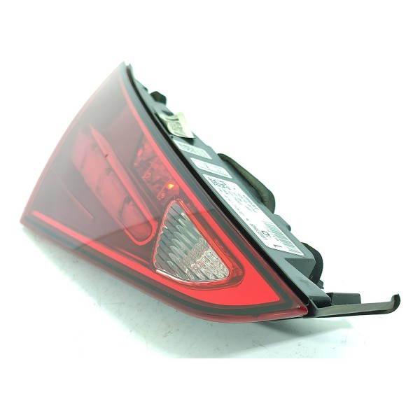 Lanterna Mercedes C200 C300 Tampa Esq 2022/2025 A2069063900 Esquerdo/motorista Vermelho