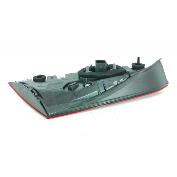 Lanterna Mercedes C200 C300 Tampa Dir 2022/2025 A2069064000 Direito/passageiro Vermelho