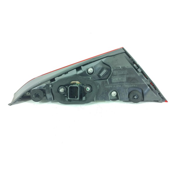 Lanterna Mercedes C200 C300 Tampa Dir 2022/2025 A2069064000 Direito/passageiro Vermelho