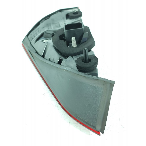 Lanterna Mercedes C200 C300 Tampa Dir 2022/2025 A2069064000 Direito/passageiro Vermelho