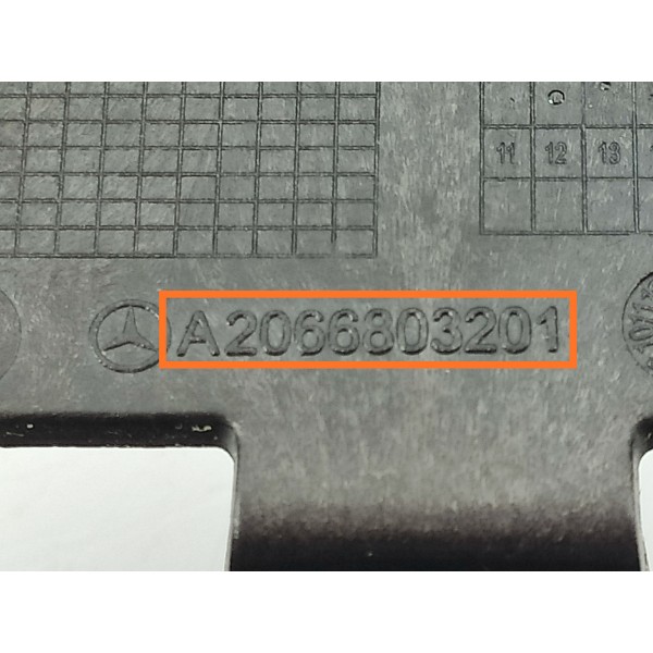 Acabamento Apoia Braco Mercedes C200 2022/2025 A2066803201