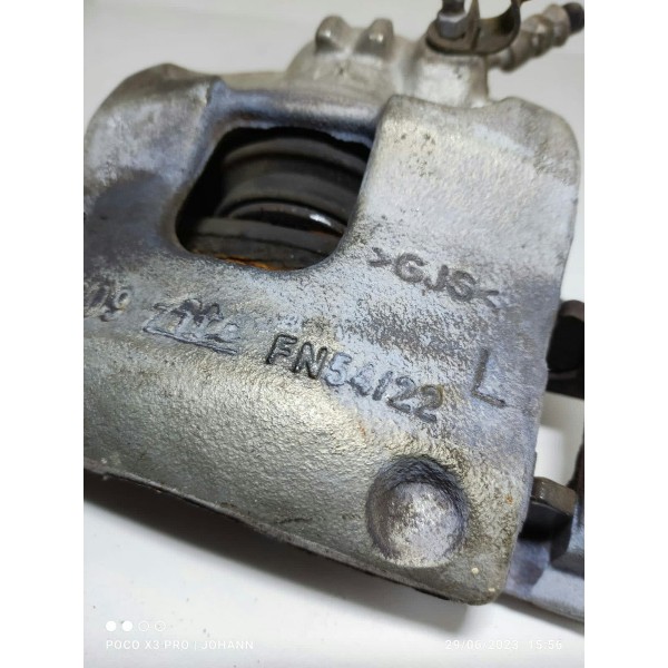 Pinça Peugeot 2008 208 Dianteira Esquerda 2020/2024 Original