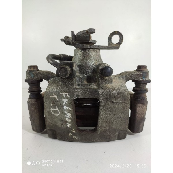 Pinca Freemont Traseira Direita 2011/2018