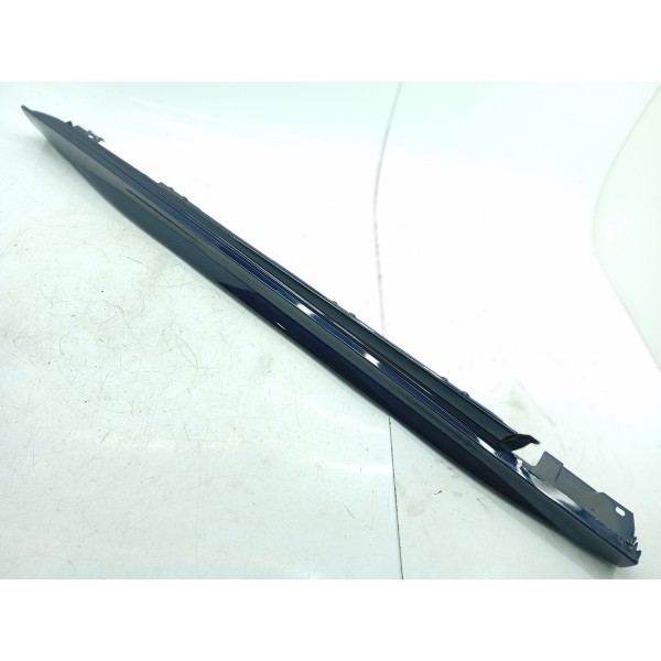 Spoiler Lateral Mercedes C200 C300 Direito 22/25 A2066982400 Azul-escuro