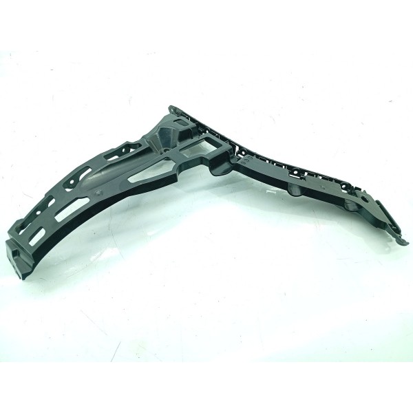 Suporte Guia Parachoque Mercedes C200 Traseiro Esq 2022/25