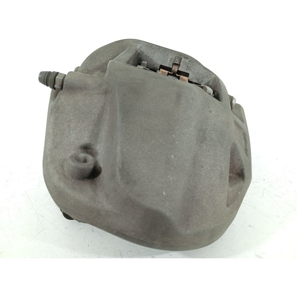 Pinca Freio Mercedes C200 C300 Dianteira Esquerda 2022/2025