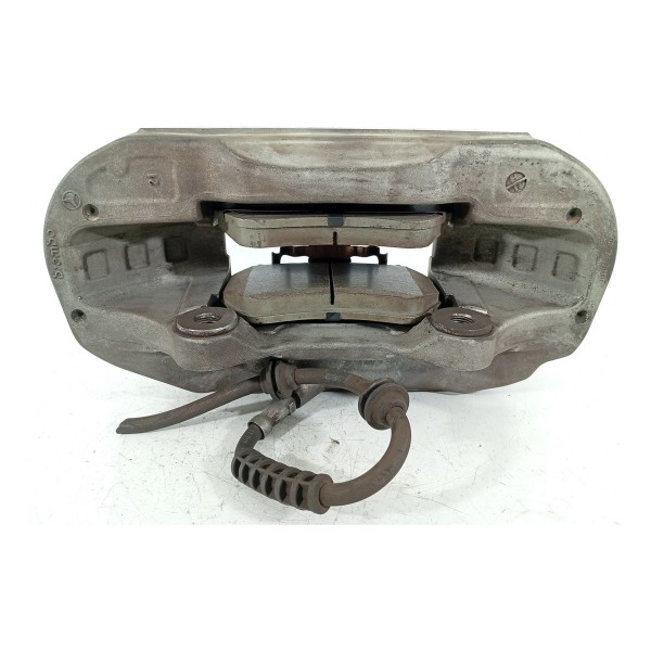 Pinca Freio Mercedes C200 C300 Dianteira Esquerda 2022/2025