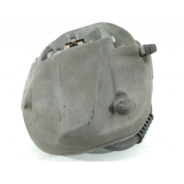 Pinca Freio Mercedes C200 C300 Dianteira Direita 2022/2025