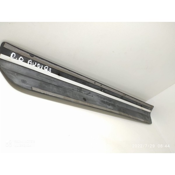 Soleira Porta Audi Q3 Dianteira Direita 2012/2016 Detalhe Preto