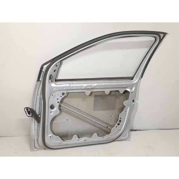 Porta Dianteira Direita Volkswagen Polo 2003/2015 Detalhe Dianteira Direito Cinza