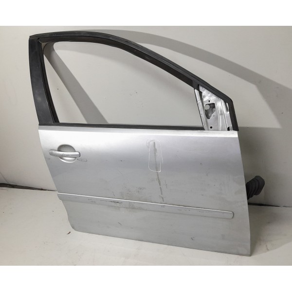 Porta Dianteira Direita Volkswagen Polo 2003/2015 Detalhe Dianteira Direito Cinza