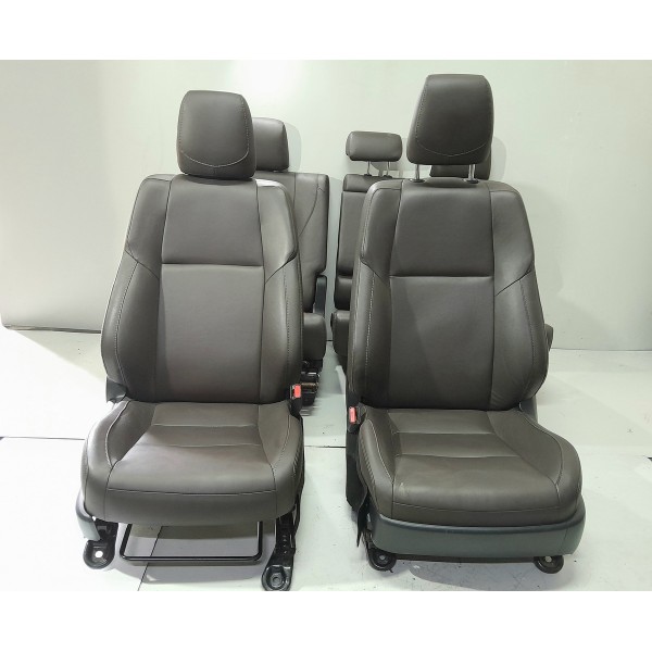 Jogo Banco Couro Hilux Sw4 2016 2017 2018 2019 2020 Original Marrom-claro