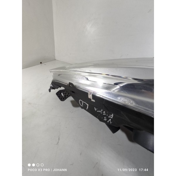 Farol New Fiesta Direito 2011/2017 Detalhe Direito/passageiro