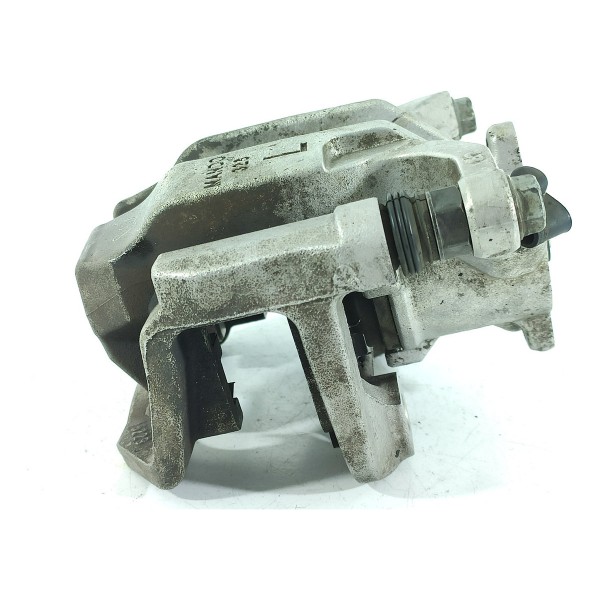 Pinca  Traseira Esquerda Bmw 320 330 2019/2025