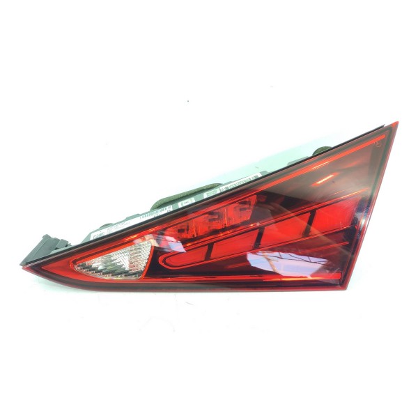 Lanterna Led Mercedes C200 C300 Tampa Dir 22/25 A2069064000 Direito/passageiro Vermelho
