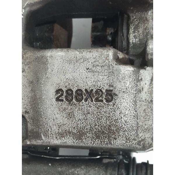 Pinça Mercedes C180 C200 Dianteiro Esquerda 2008 2011 2014