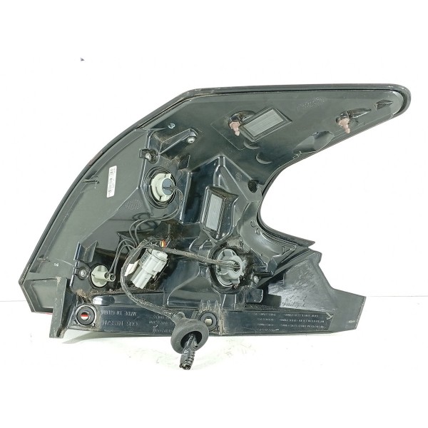 Lanterna Nissan Kicks Traseira Direita 2017/2024 265555r01a Direito/passageiro Vermelho