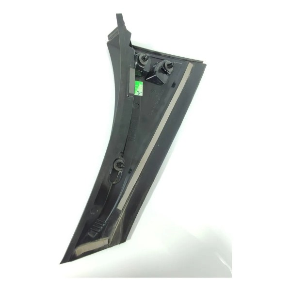 Acabamento Tampa Tras Mercedes Gla200 Esquerd0 A1567900388 Preto