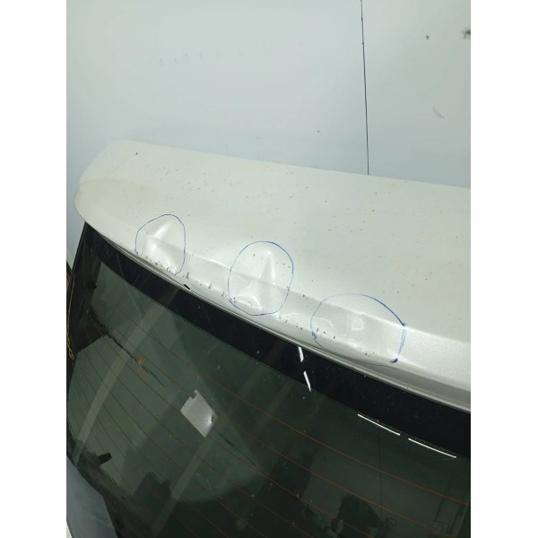 Tampa Traseira Vigia Nissan Kicks 2020/2024 Detalhe Branco