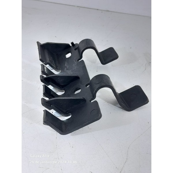 Guia Parachoque Discovery 4 Traseiro Esq 2010/2015 Dql000071