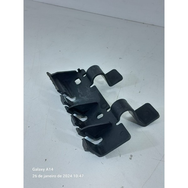 Guia Parachoque Discovery 4 Traseiro Esq 2010/2015 Dql000071