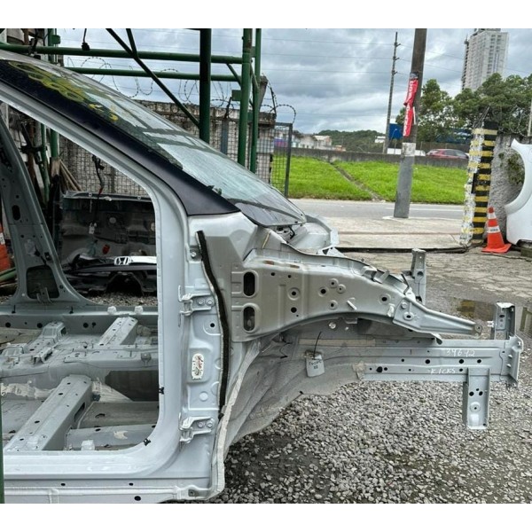 Longarina Caixa Roda Nissan Kicks Direita 2022 2023 Orig