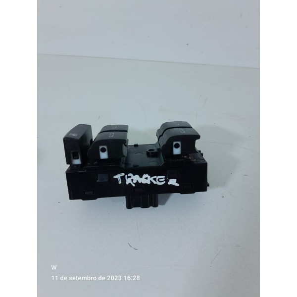 Botao Vidro Tracker Dianteiro Esq 2020 2021 2024 26211281