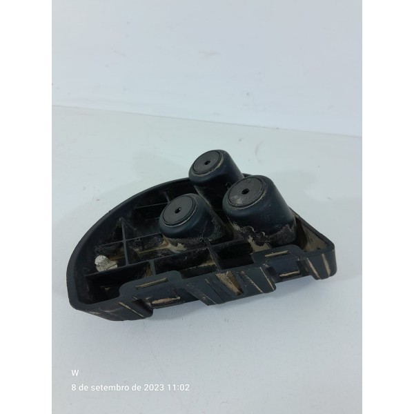 Guia Parachoque Tracker Traeiro Esquerdo 2020/2024  26279904