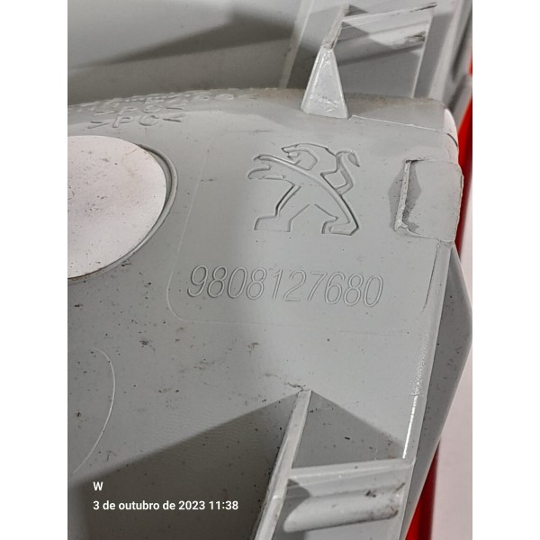 Lanterna Peugeot 2008 Tampa Traseir Esq 2018/2024 9808127680 Esquerdo/motorista Vermelho