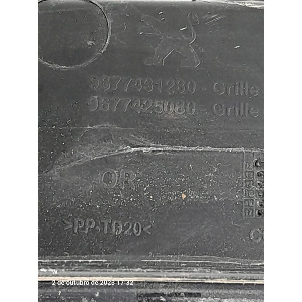 Grade Parabrisa Peugeot 2008 Direita 2018/2024 9677425080