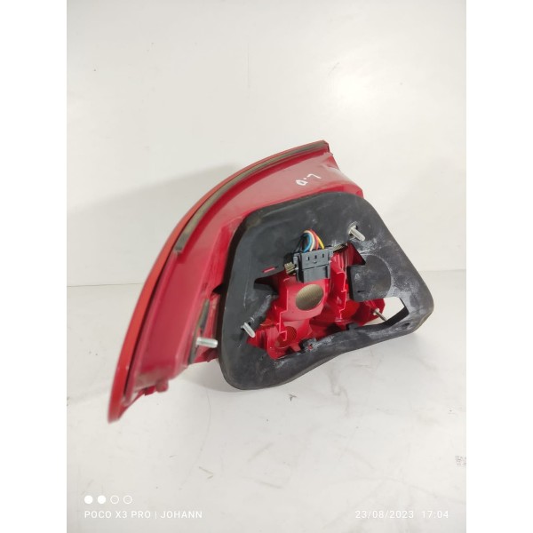 Lanterna Mercedes C180 C200 Direita 2012/2014 A2048202764 Direito/passageiro Vermelho