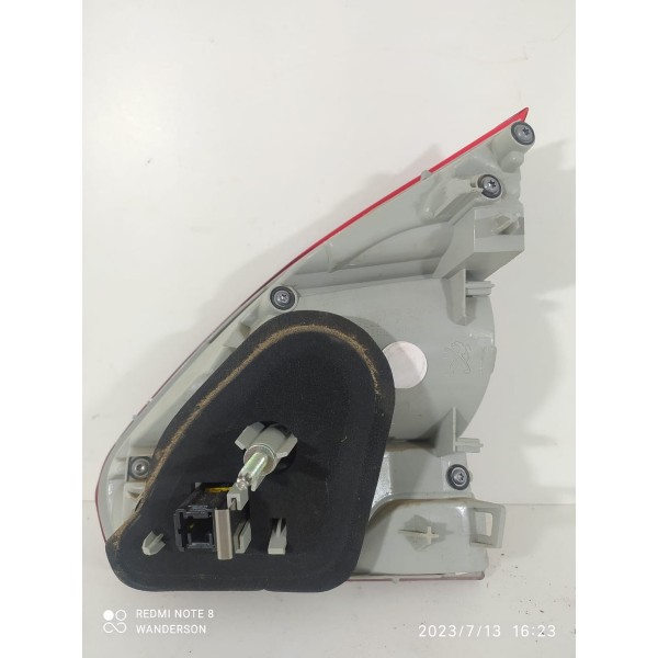 Lanterna Peugeot  2008 Esquer Tampa Tras 2018/2024 980812768 Esquerdo/motorista